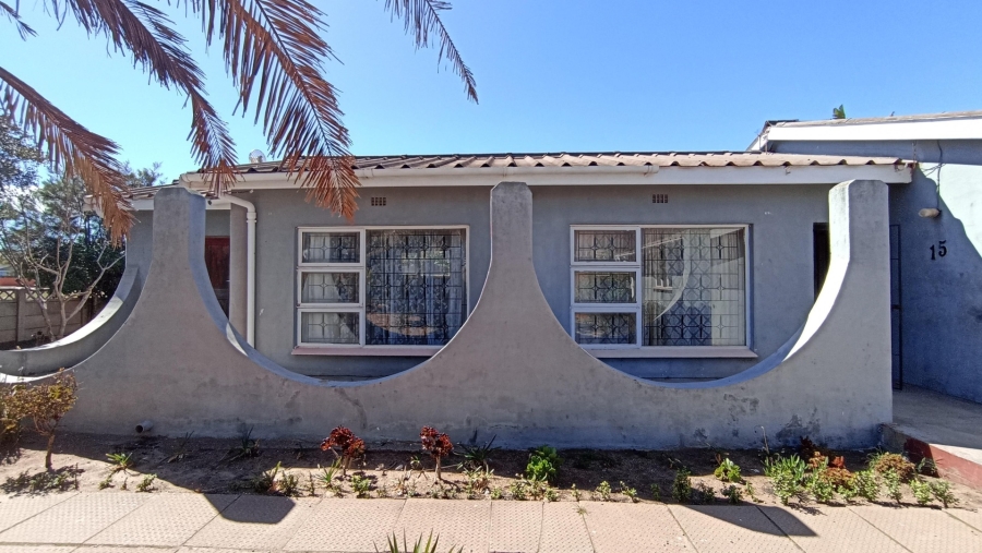 3 Bedroom Property for Sale in Louwville Western Cape